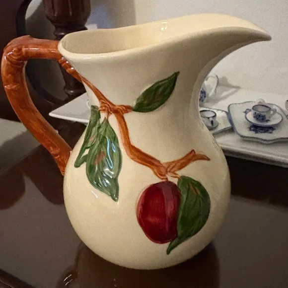 Apple Collection by Franciscan (USA Backstamp) 28 Ounce Pitcher - Picture 5 of 6